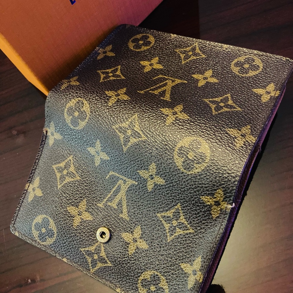 Louis Vuitton Porte - Monogram French purse